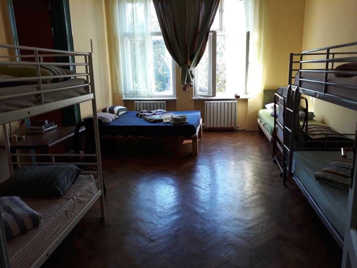 Mountain Tale Hostel Brasov Exterior photo